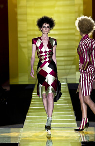 1499494179_GianniVersace2001HauteCouture76.thumb.jpg.e9f56cdac6aa50e46160de3dbed22634.jpg