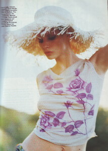 1503576271_GlamourItalyMay199818.thumb.JPG.baf86990a0a9420a3c116fc5e28c0c81.JPG