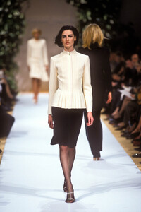 151914026_PierreBalmain2001HauteCouture52.thumb.jpg.dad39f103268e9ea48659990663b4483.jpg