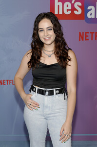Mary+Mouser+Netflix+Premiere+F1wIFoBp83Bx.jpg
