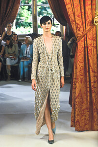 1520478855_PierreBalmain2001HauteCouture41.thumb.jpg.6103526259dfdbf420e0e76e08b5d74a.jpg