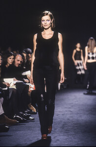 1524778192_CostumeNational1999WomenRTW47.thumb.jpg.97bbb403f734b8a451639f11569b3d56.jpg