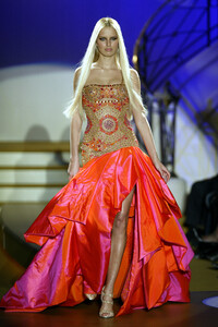 1541451101_GianniVersace2004HauteCouture139.thumb.jpg.c9c7a92ca000776f2fae05b8d5ed1adc.jpg