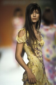 1541977676_EmanuelUngaro2000WomenRTW86.thumb.jpg.15463abc2d34fb0590c44852110585ce.jpg