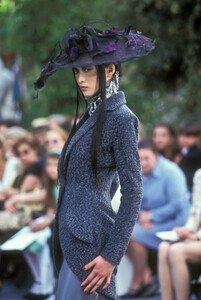 1555516333_ChristianDior1997HauteCouture19.thumb.jpg.a846adbab5d1fe417d5c93447263ec99.jpg