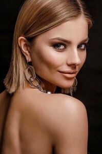 Yulia Petrova large-1557228496-0ba40047cf27dd203ee904e17343b677.jpg