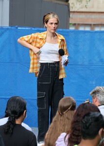       zoe090821BZNimage102.jpg