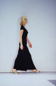 1576692176_michael-kors-ss-1995(16).thumb.jpg.931e109397745ee0c581e47d47d85d0f.jpg