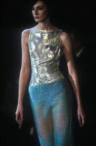 1590618468_Versace1999WomenRTW78.thumb.jpg.e7fdf088ed4c3f545ddbe09d218f7de0.jpg