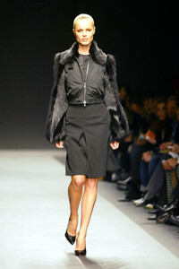 1594958366_Prada2002WomenRTW1.thumb.jpg.25276d7511ac7edea71bfd438702baa3.jpg