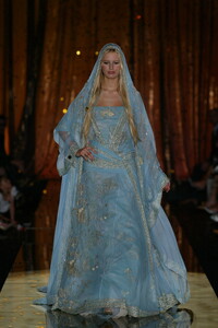 1623789164_ElieSaab2003HauteCouture277.thumb.jpg.1915425ab32ed87f0bb5db9f81a74512.jpg