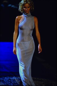 1623870278_VERSACE-MENSWEAR-SPRING-1997(5).thumb.jpg.6ed4175a3d4759dcb49254f2b394e686.jpg