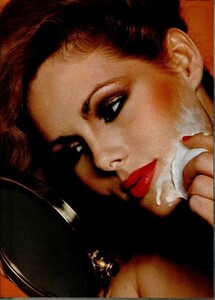 1639316183_LOfficiel1977ledemaquillageRodolpheHaussaire.thumb.jpg.2daa98b4834c112bd37a26aad14ac8e2.jpg
