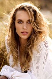 164470859_HannahFerguson9765424567740full-hannah-ferguson.thumb.jpg.ee38a0c3031d2b10b12f15e069695ad0.jpg