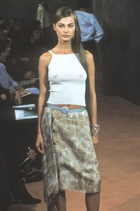 1645449661_Chanel1999WomenRTW22.thumb.jpg.a95dbcfbb0a4c6692f01db84fc85626c.jpg