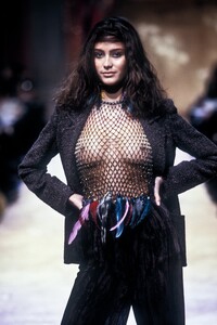 1664017477_EmanuelUngaro1999WomenRTW78.thumb.jpg.b87bdd96971a5b92c180cb6f2b70b463.jpg
