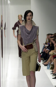 1666220529_Fendi2001WomenRTW34.thumb.jpg.87f3c96e9a2fcdf7b50eb2bc4f13d1bb.jpg