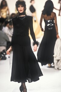 1668947780_YvesSaintLaurent1991WomenRTW60.thumb.jpg.2de0065d120ed19e0ef0cf46b9cd1135.jpg