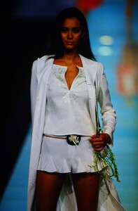1684005005_VALENTINO-SS-2000(6).thumb.jpg.df5c792042031eb5db5dbe4dd2390bb6.jpg