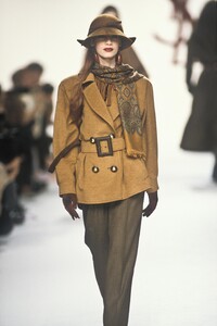 1684343277_YvesSaintLaurent1991WomenRTW38.thumb.jpg.520aaa2c11f55cb17074248aea91fe86.jpg