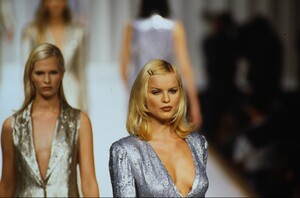 1695797249_krizia-ss-1996(4).thumb.jpg.aa1a9c9282f6662eec42ac55d80a490b.jpg