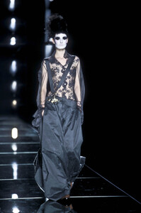 1701624646_ChristianDior2000HauteCouture9.thumb.jpg.794d8dc640e6c7111ab5db0ba23c0667.jpg