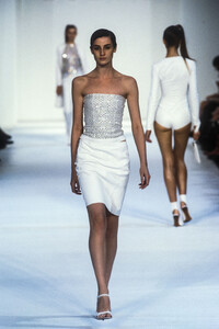 1703161456_Loewe2000WomenRTW66.thumb.jpg.35b2b2d1b14c0cc5270dd2cd24722c56.jpg