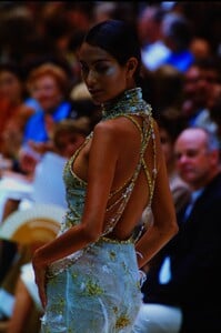 170472820_emanuel-ungaro-hc-fw-1998(13).thumb.jpg.1dc6c9355826f75d3d8b144caa6e8254.jpg