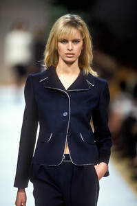 1717333671_PierreBalmain2001HauteCouture34.thumb.jpg.18331405da352b2e8c5529e80e8afbd1.jpg