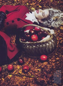 1731287526_Mert__Marcus_US_Vogue_September_2009_08.thumb.jpg.85b7cf0702691ef402ddf4ddfa5a1745.jpg