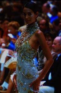1736784829_emanuel-ungaro-hc-fw-1998(12).thumb.jpg.36854e5e7177d27bb3b993013a2273c7.jpg