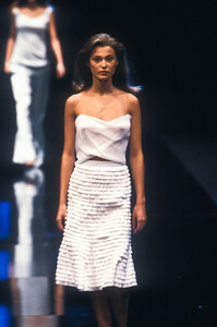 174402475_Givenchy1999WomenRTW67.thumb.jpg.fb4acb1bec96f051507246bcc93b2d49.jpg