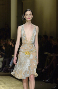 1760230035_Valentino2001HauteCouture114.thumb.jpg.fb97cd6861edc7c4959b08515c383679.jpg