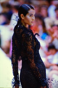 1762044842_emanuel-ungaro-hc-fw-1998(1).thumb.jpg.c27804dbf048ee62a24f006f4440444a.jpg