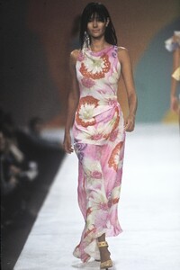 1793821948_EmanuelUngaro2000WomenRTW71.thumb.jpg.1d3745c6736a91a09c3f3aeadcd537dd.jpg
