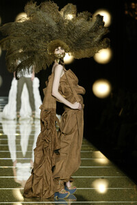 1797836662_ChristianDior2002HauteCouture137.thumb.jpg.0a6932d049ed4997dbd522ca476c9675.jpg