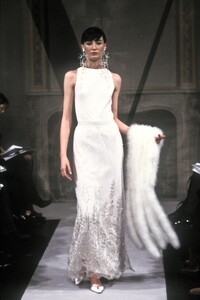 1799558070_Valentino1998HauteCouture75.thumb.jpg.7cc0cdf6b8a74bbf313063abbf017d84.jpg