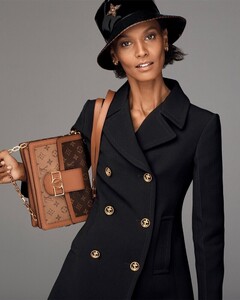 Louis-Vuitton-Dauphine-Bag-Fall-2021-Campaign-by-Steven-Meisel+(1).jpg