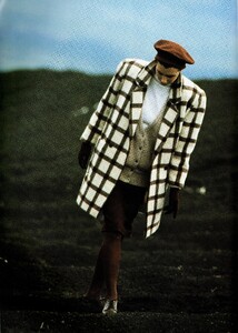 1833942829_MarieClaireJaponNov1987FumiyukiKawashimaModelLaure(9).thumb.jpg.486fda0ca44b6aea2b3a6b007f117fa7.jpg