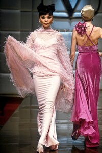 1841336929_Valentino1995HauteCouture106.thumb.jpg.c6dd7b33aa08a94cdcd8fb88f0a4e899.jpg