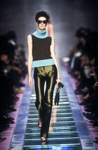 1845067629_Versace2000WomenRTW47.thumb.jpg.6cf62a71de782ab8167725392d485ef0.jpg