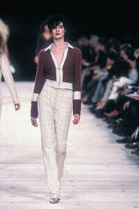 1849750839_VersusbyDonatella2000WomenRTW33.thumb.jpg.a087d4e3ad236864b6c9b956805ddd1d.jpg
