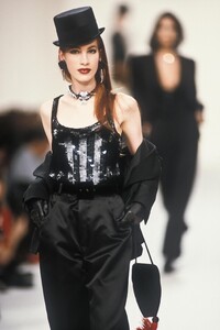 1851319006_YvesSaintLaurent1991WomenRTW50.thumb.jpg.2966e86880de1d550dd14033ebedf036.jpg