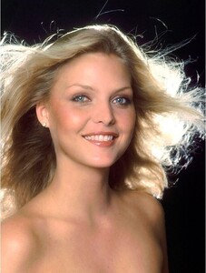 1852701956_MichellePfeiffer2345677654245679647full-michelle-pfeiffer.thumb.jpg.5d3ff02916ddc99a28388476c4a3cc58.jpg