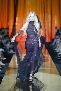 1863308903_ElieSaab2003HauteCouture148.thumb.jpg.56e9a1927600f9393aee25427d484eb3.jpg