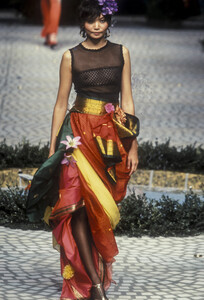 1872056882_Moschino1997WomenRTW145.thumb.jpg.c31729b7729f459597c8f2e90ad1fc62.jpg