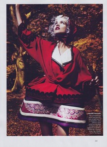 1872645364_Mert__Marcus_US_Vogue_September_2009_06.thumb.jpg.56cb26e13b398ed6ff225319e9b5f303.jpg