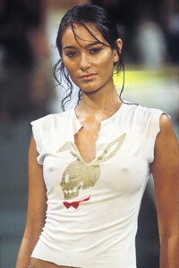 1876279387_Chloe2000WomenRTW99.thumb.jpg.66501d35190c1ce24d1e10b82db1ed29.jpg