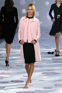 1877300320_Chanel2002HauteCouture16.thumb.jpg.83278532900d0db9d23e230c93ba4843.jpg