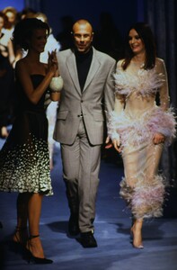 1879895325_thierry-mugler-hc-ss-1998(1).thumb.jpg.9f60867e2e368ae485f2cfa0afcb3520.jpg